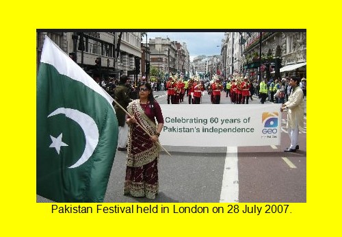 Pakistan in Foreign Lands - A woman displays Pakistan flag in London 2007 - Pakistan Abroad