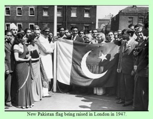 Pakistan in Foreign Lands - New Pakistan flag being raised in London in 1947 - Pakistan Abroad