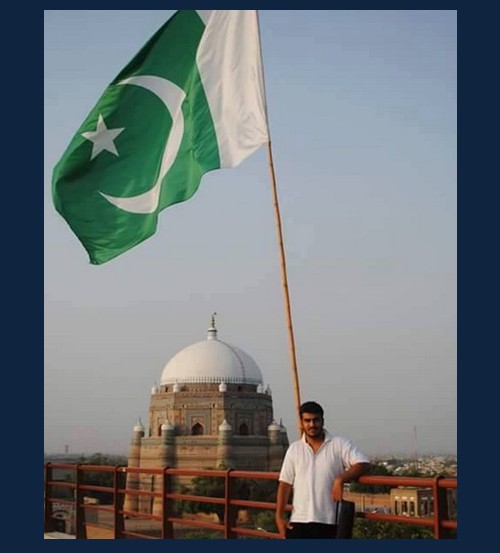 Pakistan's Flag Pictures - Man with Pak flag at Multan Fort - Images of Pakistani Flags