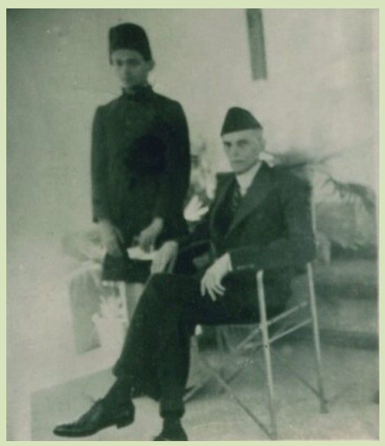 Photos of Muhammad Ali Jinnah - Quaid with a Student in Aligarh - Pictures of Muhammad Ali Jinnah