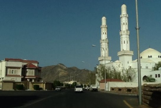 Masjid Al Areesh at Badr Masjid Al Areesh at Badr : Pictures of Madinah