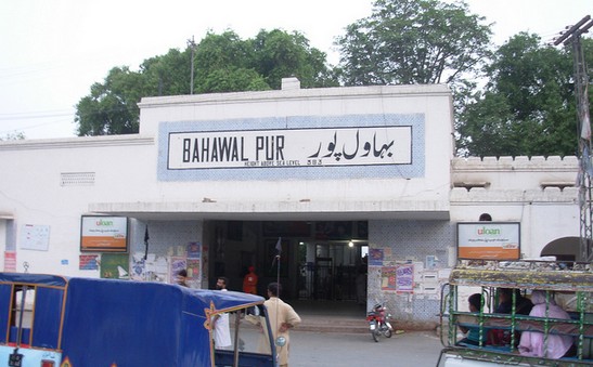 Bahawalpur Pictures: Exterior view of Bahawalpur Railway Station - Photos of Bahawalpur