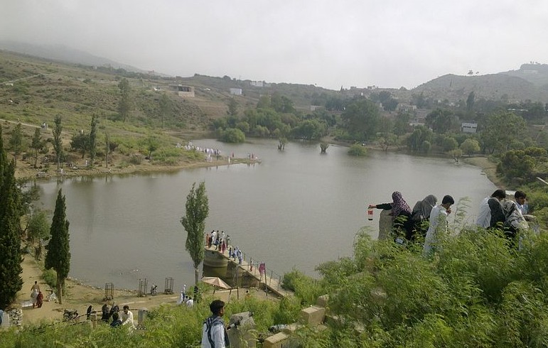 Dera Ghazi Khan Photos - Dames Lake, Fort Munro - DG Khan Pics DG Khan Photos and Pictures: Dames Lake, Fort Munro - Photos Dera Ghazi Khan