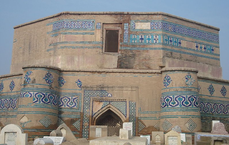 Dera Ghazi Khan Photos - Tomb of Ghazi Khan, DG Khan - DG Khan Pics DG Khan Pictures: Tomb of Ghazi Khan, DG Khan - Images & Photos Dera Ghazi Khan