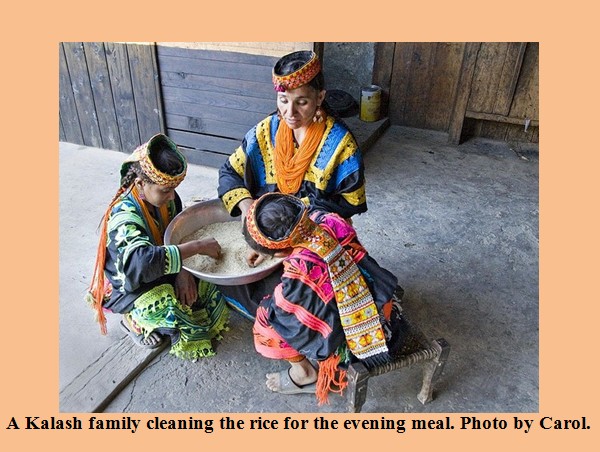 Kalash Photos, Images; A Kalash family at Rumbur Valley cleaning the rice - Kalash Valleys Pictures, Chitral Kalasha Pics, Images: A Kalash family cleaning the rice - Kalash Valleys Photos Kalash Valleys of Chitral