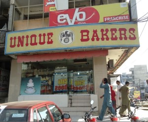 Unique Bakers, at the intersection of Kashmir Road and Bank Road, Rawalpindi Saddar