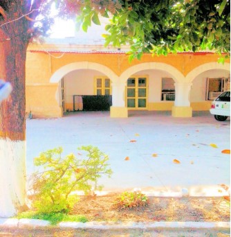 Front veranda, 125 Westridge Road. Picture taken by Brig. Tariq Saeed - 2013 Front veranda, 125 Westridge Road. Picture taken by Brig. Tariq Saeed - 2013