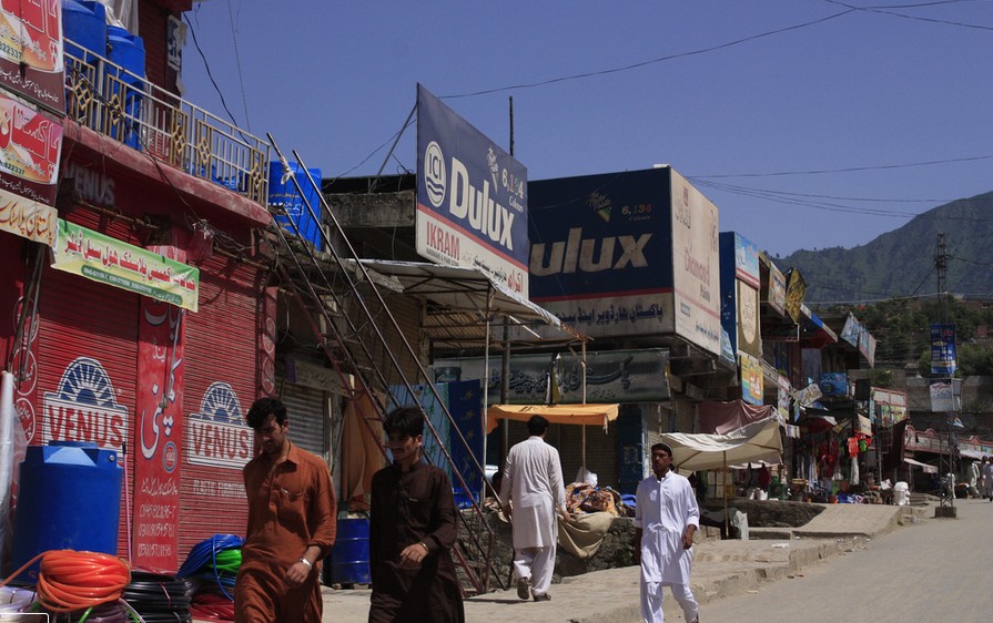 Lower Dir Photos - A scene of Bazaar at Timargara - Pictures of Lower Dir, KPK Photos of Lower Dir : A scene of Bazaar at Timargara - Images & Pics of Lower Dir