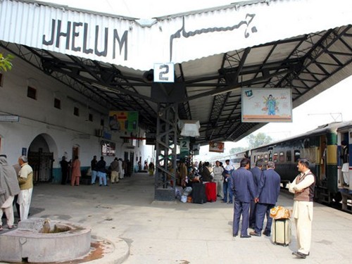 Pictures of Jhelum - A train at Jhelum Railway Station - Images of Jhelum