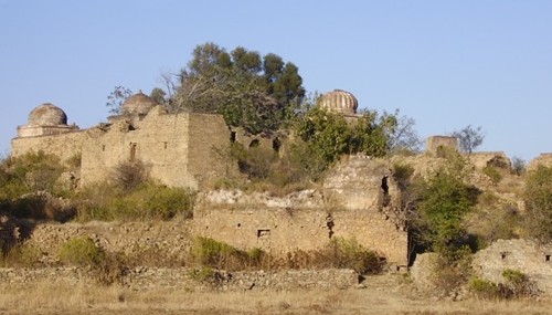 Jhelum Photos - Hindu Mandir (Temple) at Tilla Jogian - Jhelum Pictures