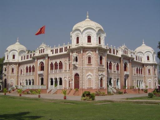 Darbar Mahal, Bahawalpur - Photos of Bahawalpur Photos of Bahawalpur: Darbar Mahal, Bahawalpur - Pics of Bahawalpur