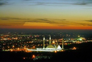 Faisal Mosque at Night; Photo of Faisal Masjid, Islamabad