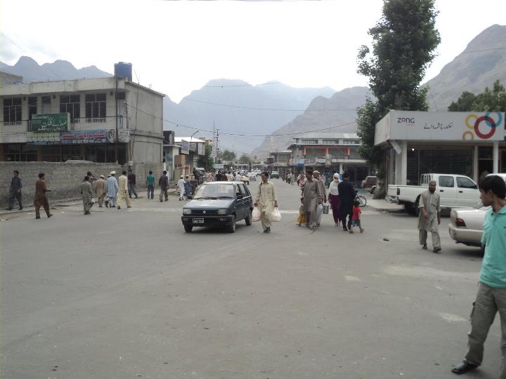 Photo of Gilgit Bazaar, Gilgit-Baltistan, photo by Hassan Nazir Malhi, Sep 2011 Pic of Gilgit Bazaar, Gilgit-Baltistan, photo by Hassan Nazir Malhi, Sep 2011