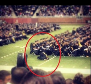 Namaz (Salat) Pictures - A Muslim student is offering Namaz during his Graduation Ceremony in USA. No excuse to skip Namaz - Namaz Photos