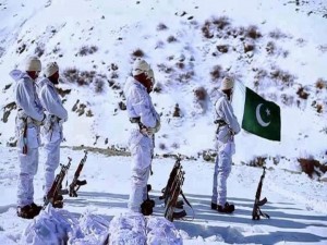 Namaz (Salat) Pictures - Pakistani soldiers are offering Namaz on the snow at Siachin near a Pakistani flag - Namaz Photos