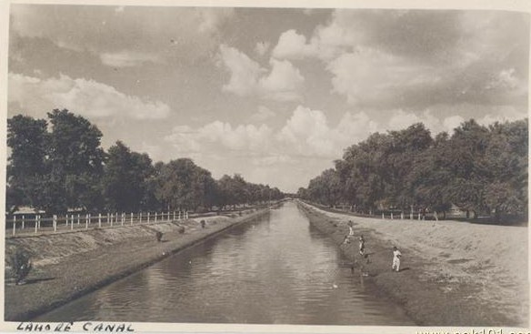 Old and rare Pictures of Lahore; A rare photo of Lahore Canal, 1915 -Lahore Photos Old Images of Lahore