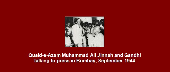 Photos of Quaid-e-Azam Muhammad Ali Jinnah - Quaid and Gandhi talking to press in Bombay, September 1944 - Pics, Photos of Jinnah Pics, Photos of Quaid-e-Azam Muhammad Ali Jinnah: Quaid and Gandhi talking to press in Bombay, September 1944 - Photos of Jinnah