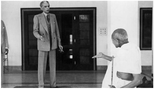 Photos of Quaid-e-Azam Muhammad Ali Jinnah - Quaid and Gandhi in a conversation, 1939 - Pics, Photos of Jinnah Pics, Photos of Quaid-e-Azam Muhammad Ali Jinnah: Quaid and Gandhi in a conversation, 1939 - Photos of Jinnah