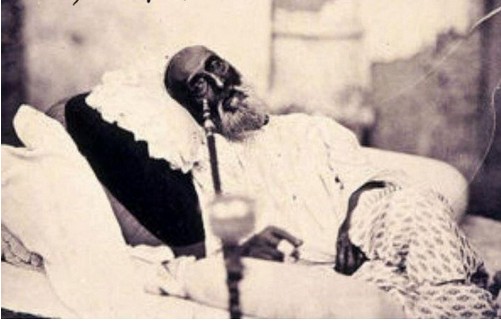 Rare Photos of Pakistan - Mughal Emperor Bahadur Shah Zafar before exile to Rangoon, 1858 Old Pictures of Pakistan: Rare Photo of Mughal Emperor Bahadur Shah Zafar before exile to Rangoon (Burma), 1858