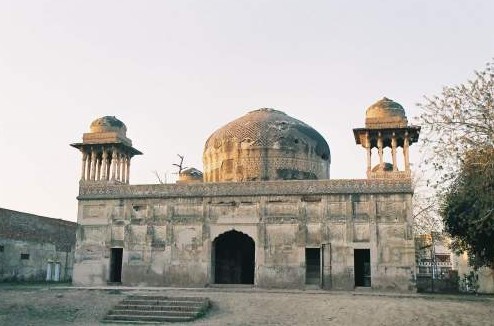 Pics of Lahore: Recent Photo of Dai (Nurse) Angah's Tomb, Lahore - Lahore Photos
