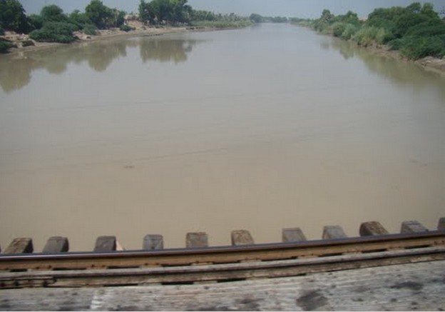 Sukkur Photos - Nara Canal, Rohri, Sukkur Barrage - Sukkur Pictures Sukkur Pictures: Photo taken from Railway Bridge on Nara Canal, Rohri, Sukkur Barrage - Images, Photos of Sukkur